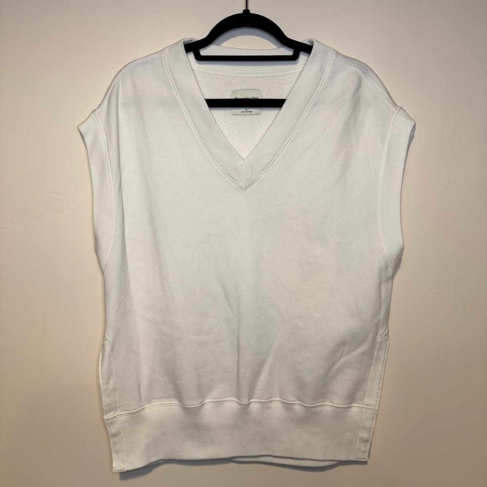 ABERCROMBIE Soft AF Collection White V-Neck Vest Layering Small